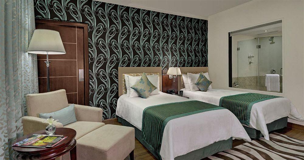 Royalton Hyderabad Abids Hotell Exteriör bild