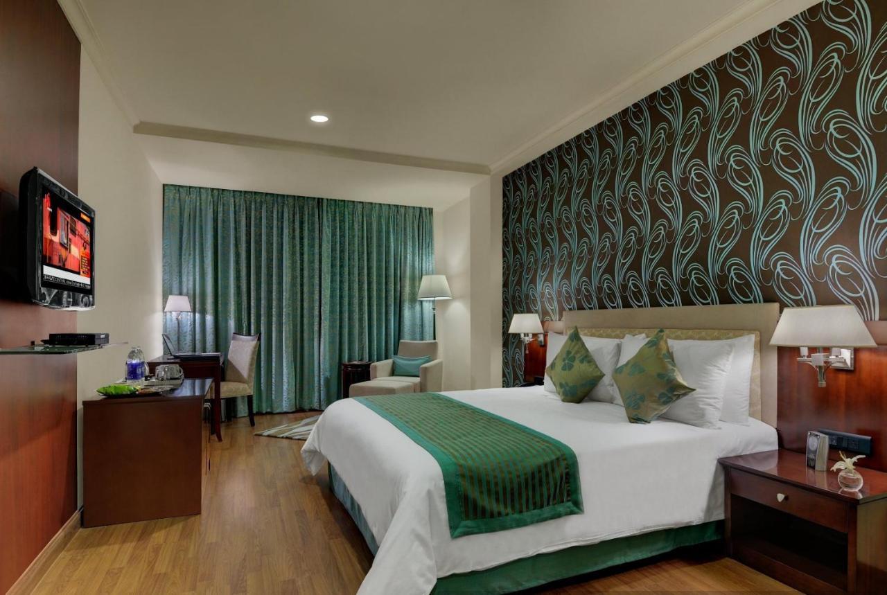 Royalton Hyderabad Abids Hotell Exteriör bild
