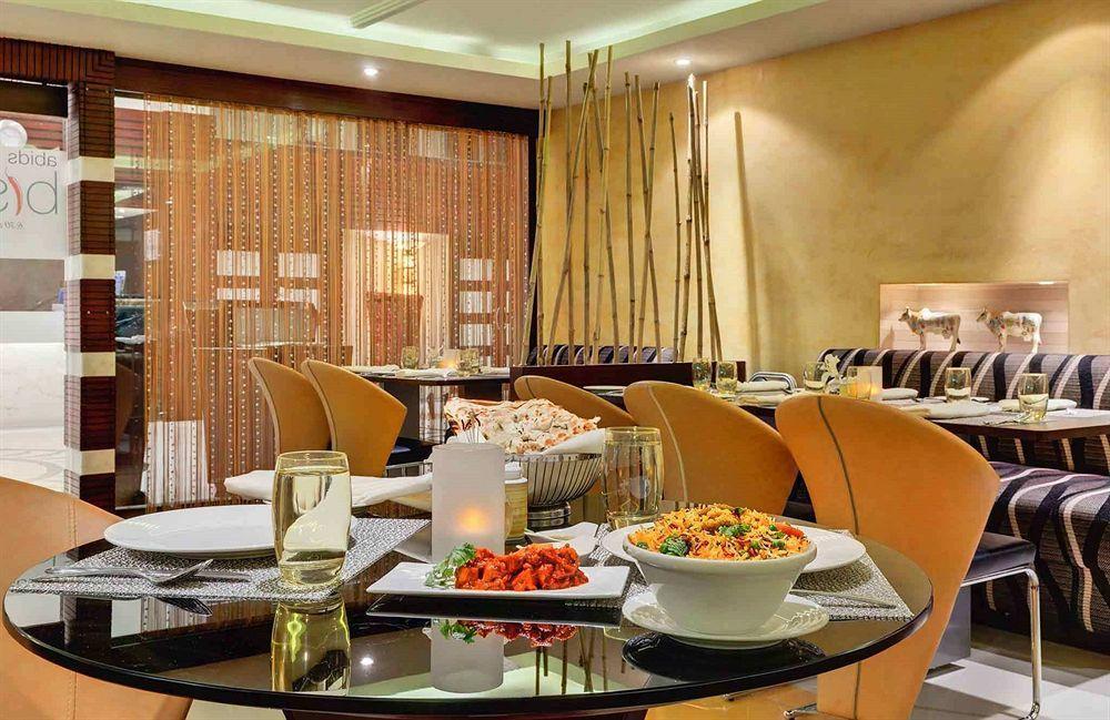Royalton Hyderabad Abids Hotell Restaurang bild