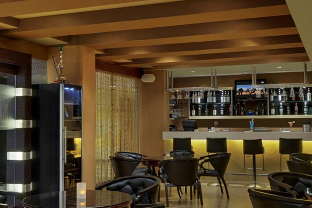 Royalton Hyderabad Abids Hotell Exteriör bild