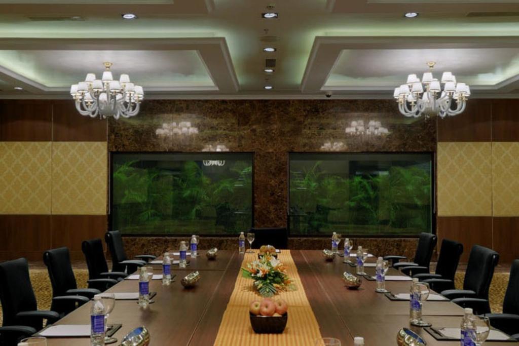 Royalton Hyderabad Abids Hotell Exteriör bild