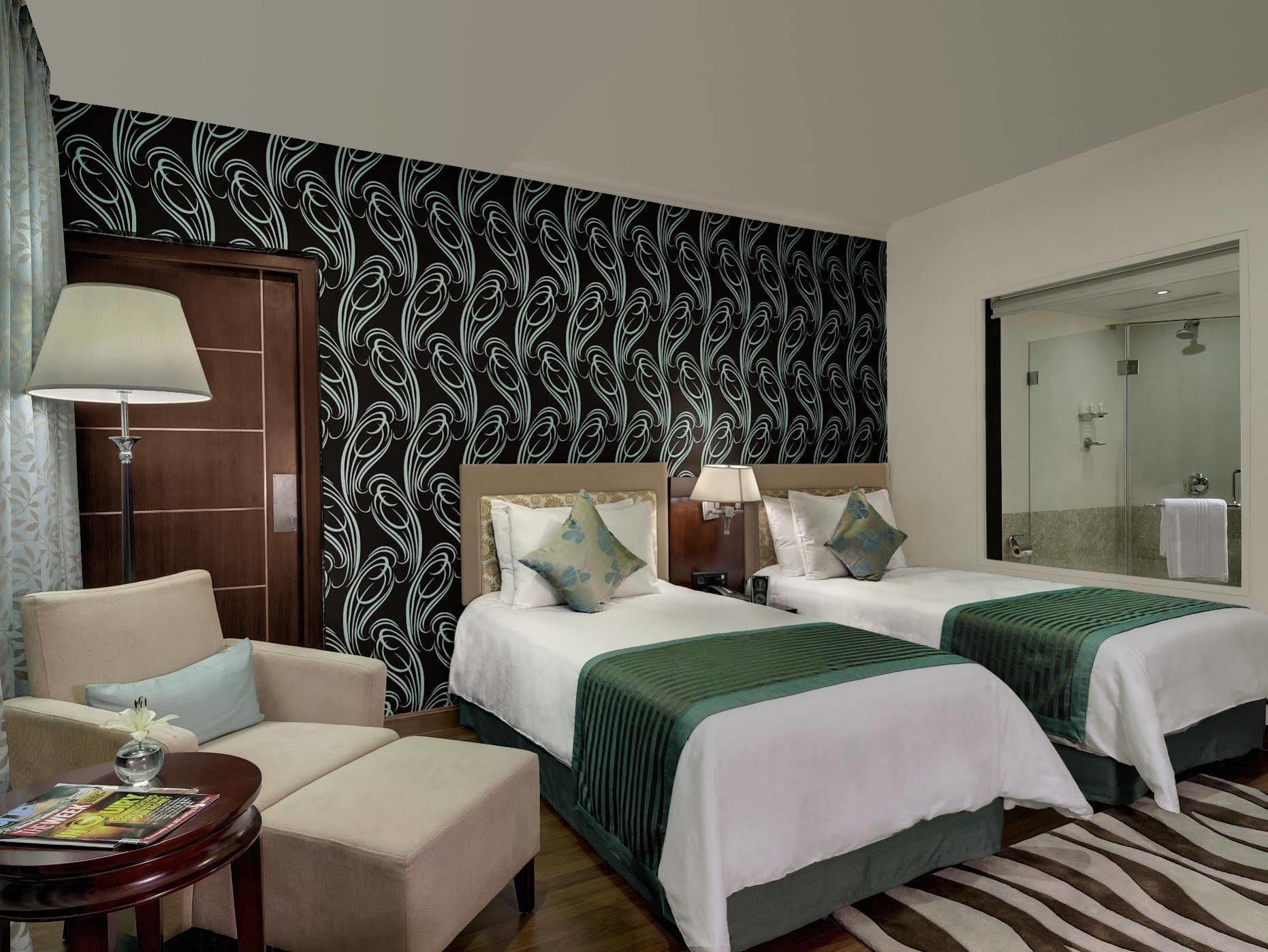 Royalton Hyderabad Abids Hotell Exteriör bild