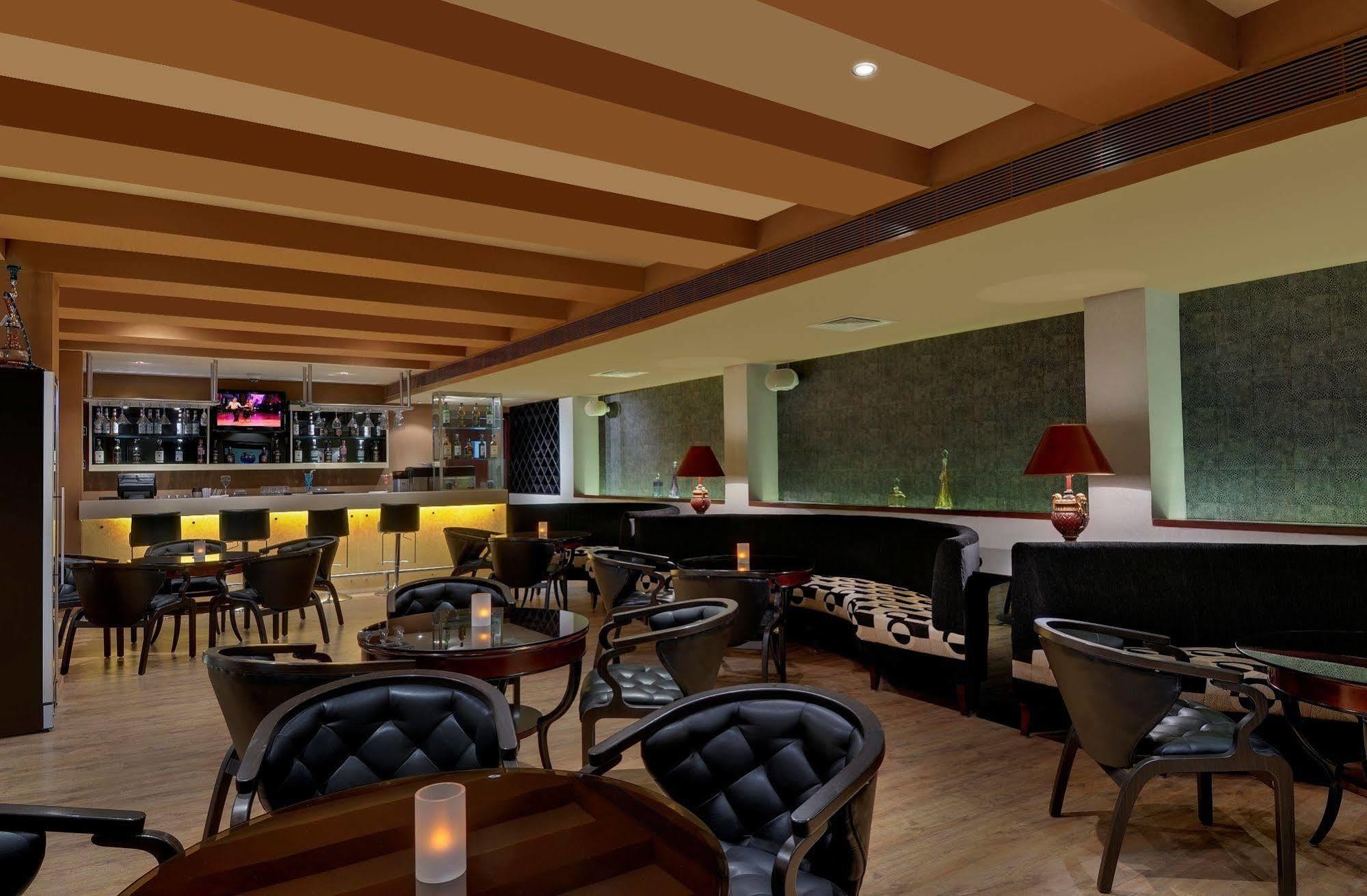 Royalton Hyderabad Abids Hotell Exteriör bild