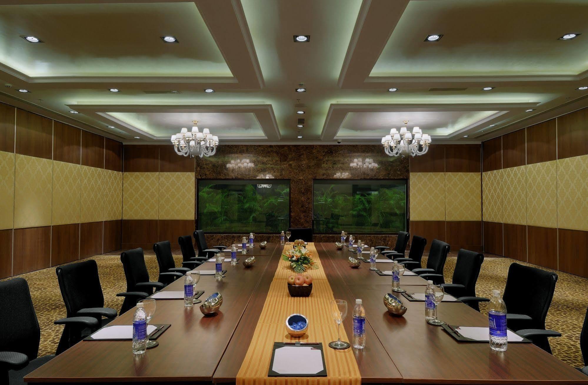 Royalton Hyderabad Abids Hotell Exteriör bild