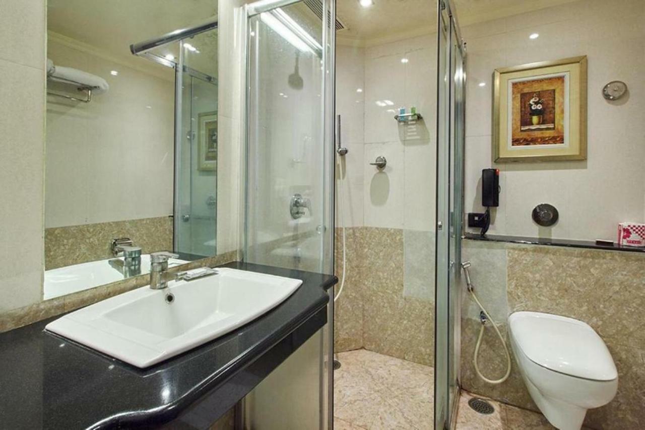 Royalton Hyderabad Abids Hotell Exteriör bild