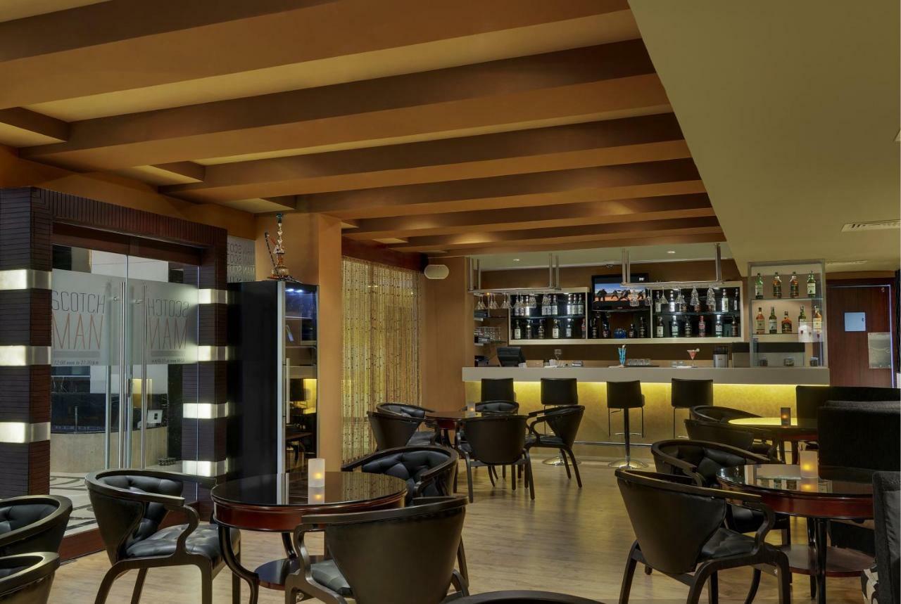 Royalton Hyderabad Abids Hotell Exteriör bild