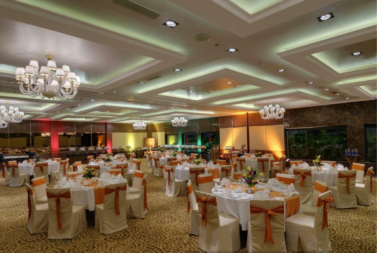 Royalton Hyderabad Abids Hotell Exteriör bild
