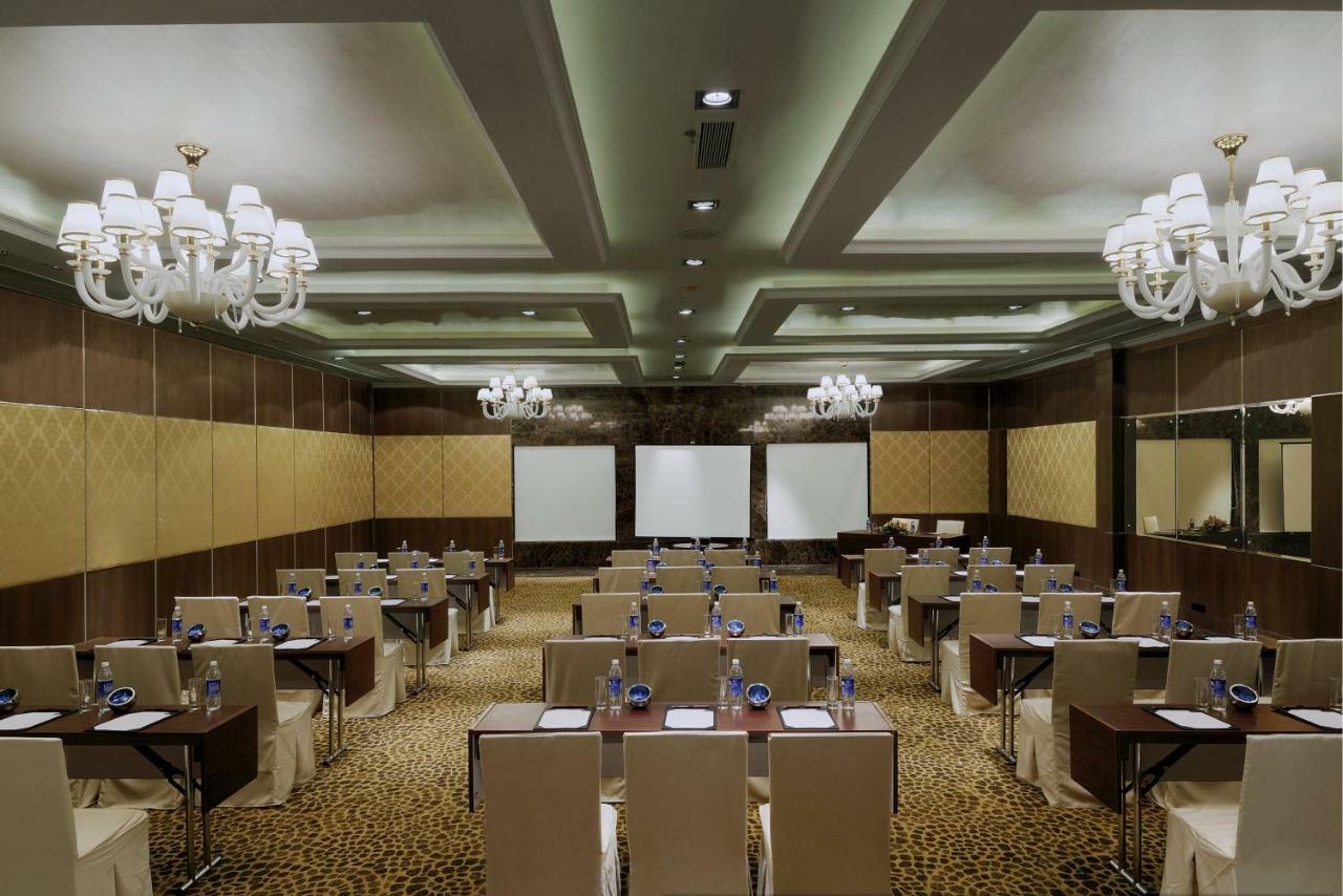 Royalton Hyderabad Abids Hotell Exteriör bild